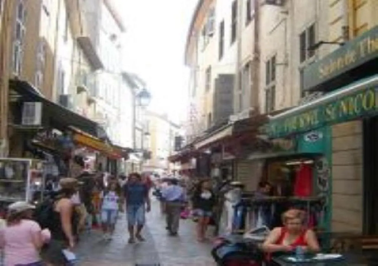 En Ville Un Coin De Campagne Le Cannet Apartment